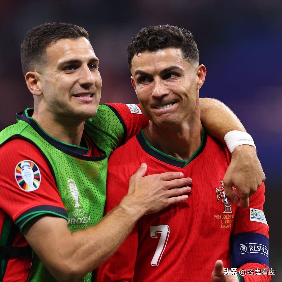 热刺新球衣发布，千层面元素加入，激烈对决阿森纳再升级